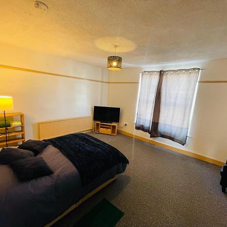 Shous Guest House Emersons Green 외부 사진