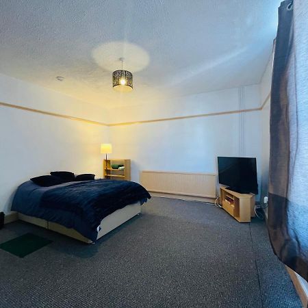 Shous Guest House Emersons Green 외부 사진