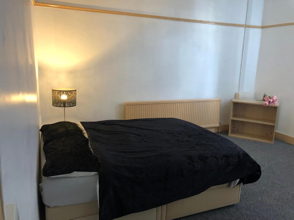 Shous Guest House Emersons Green 외부 사진