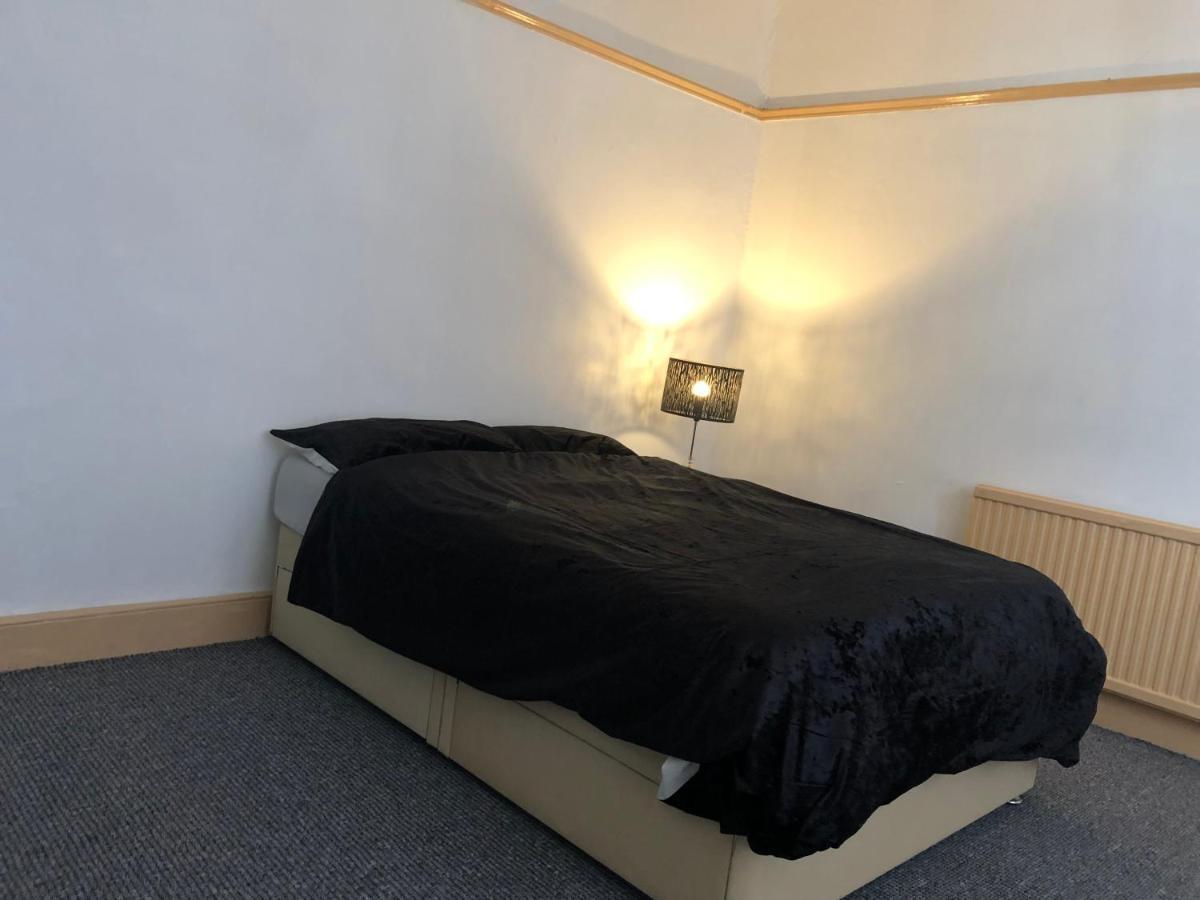 Shous Guest House Emersons Green 외부 사진