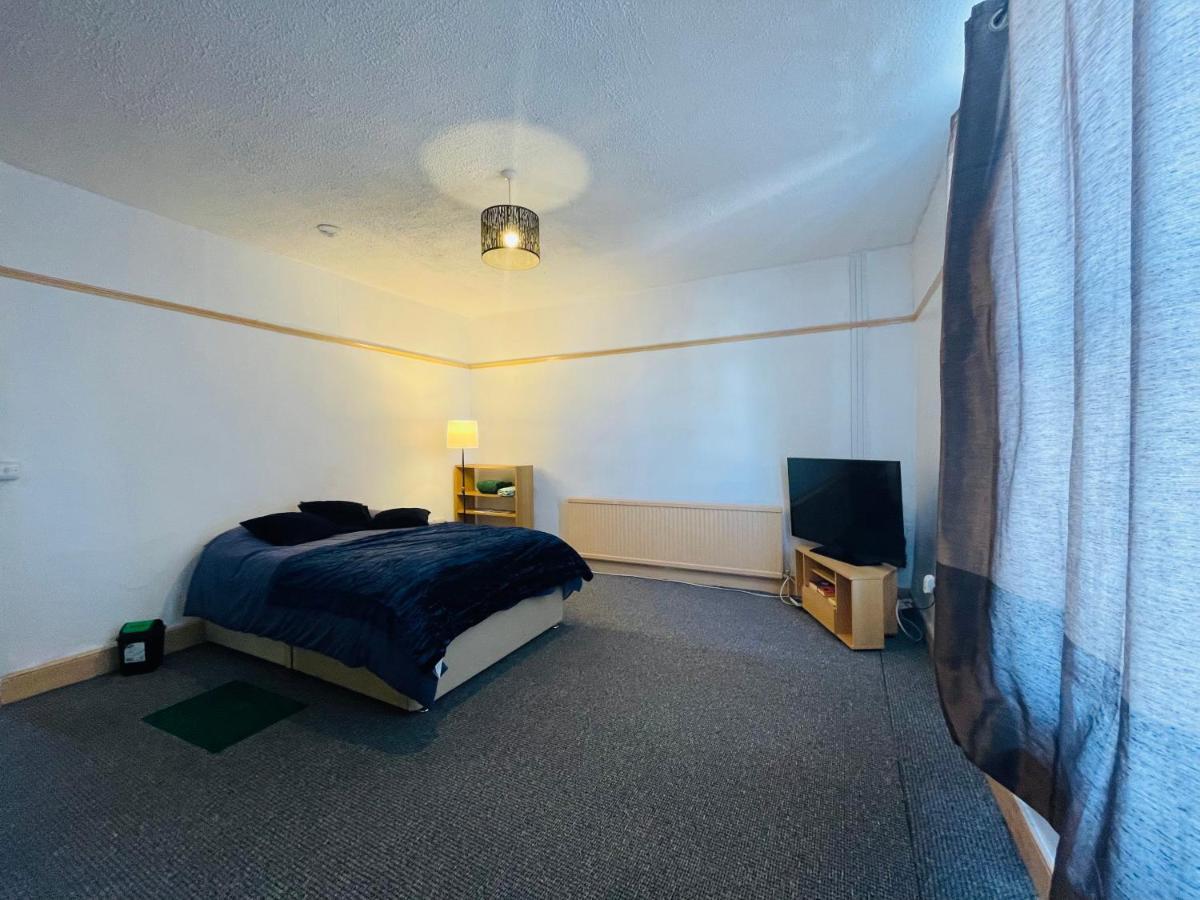 Shous Guest House Emersons Green 외부 사진
